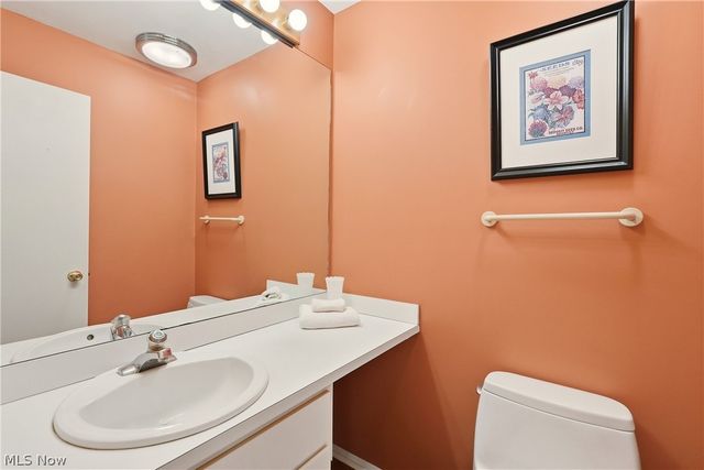17650 Walnut Trail, Chagrin Falls, OH 44023