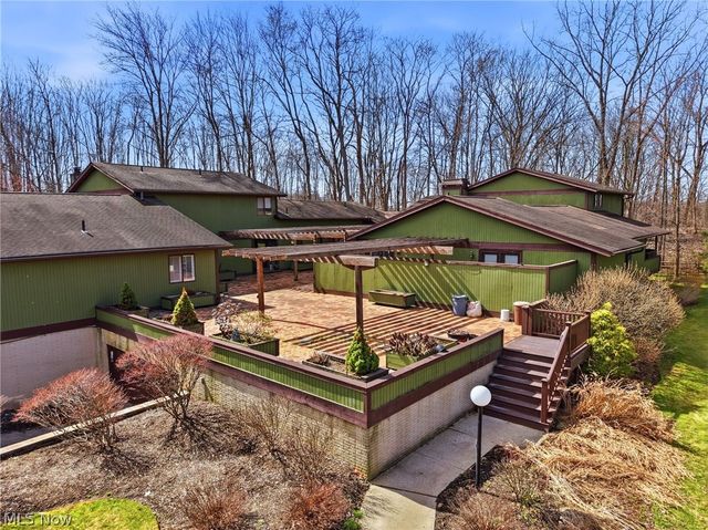 17650 Walnut Trail, Chagrin Falls, OH 44023