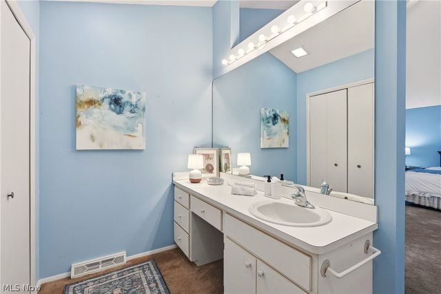 17650 Walnut Trail, Chagrin Falls, OH 44023