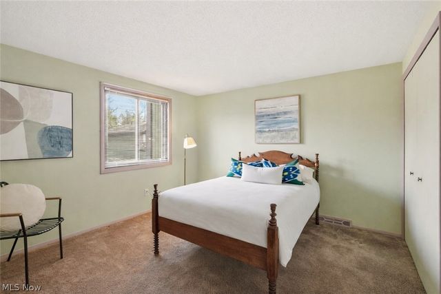17650 Walnut Trail, Chagrin Falls, OH 44023