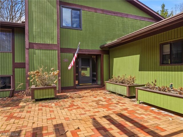 17650 Walnut Trail, Chagrin Falls, OH 44023