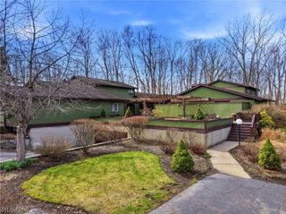 17650 Walnut Trail, Chagrin Falls, OH 44023