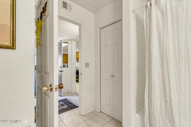 9460 E Mission Lane 214, Scottsdale, AZ 85258