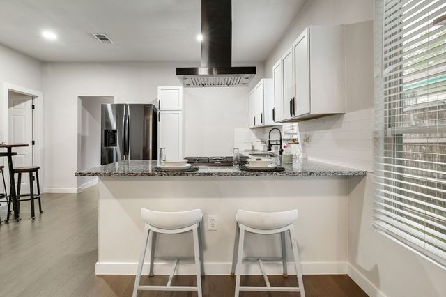 830 W Canty Street, Dallas, TX 75208