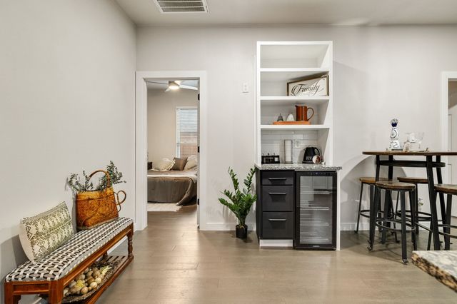 830 W Canty Street, Dallas, TX 75208