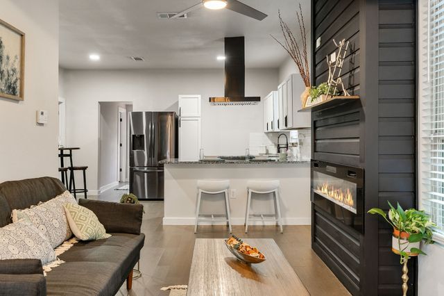 830 W Canty Street, Dallas, TX 75208