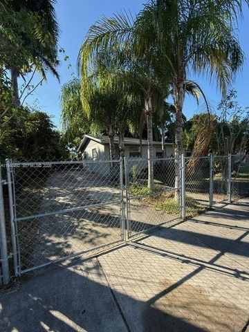 655 SW 6th Ter, Florida City, FL 33034