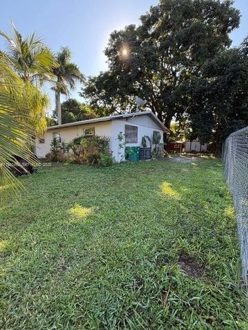 655 SW 6th Ter, Florida City, FL 33034