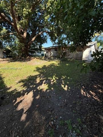 655 SW 6th Ter, Florida City, FL 33034