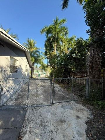655 SW 6th Ter, Florida City, FL 33034