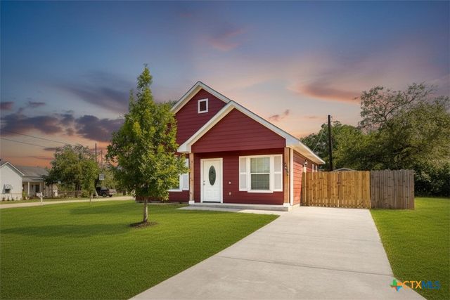 1628 Armstrong Street, Luling, TX 78648