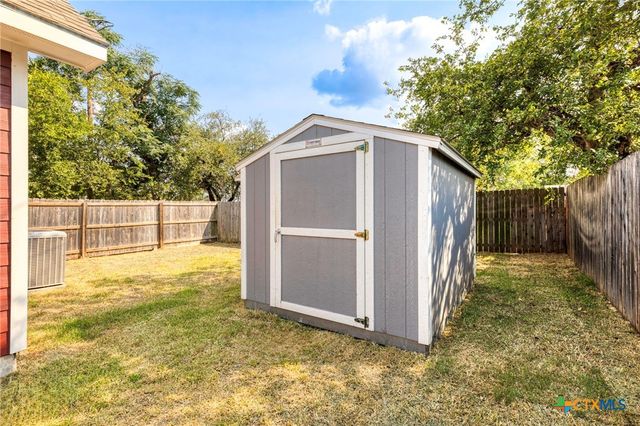1628 Armstrong Street, Luling, TX 78648