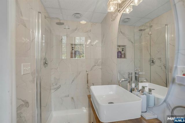 10 Bolton Place, Fair Lawn, NJ 07410