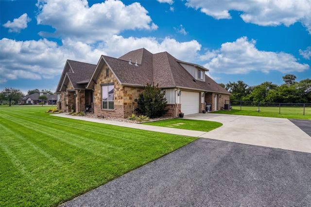 30 Laura Circle, Gunter, TX 75058