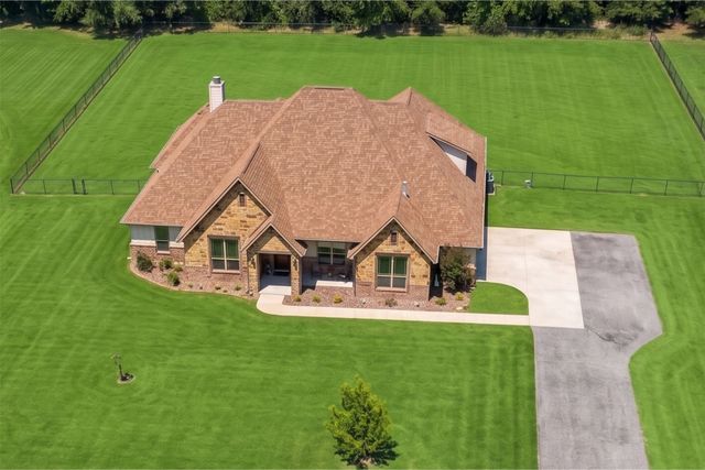 30 Laura Circle, Gunter, TX 75058