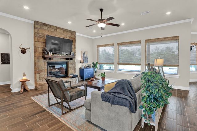30 Laura Circle, Gunter, TX 75058