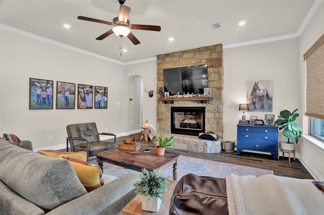 30 Laura Circle, Gunter, TX 75058