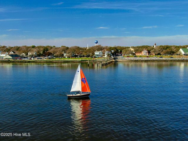 1110 Caney Court, Southport, NC 28461