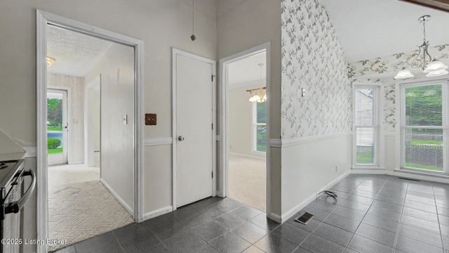 610 Stivers Rd, Louisville, KY 40207