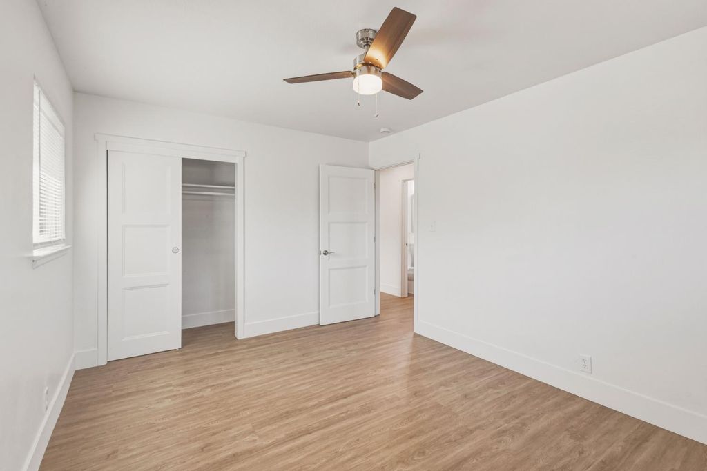 Image 12 of property listing at 5703 E Hampton Way, Fresno, CA 93727