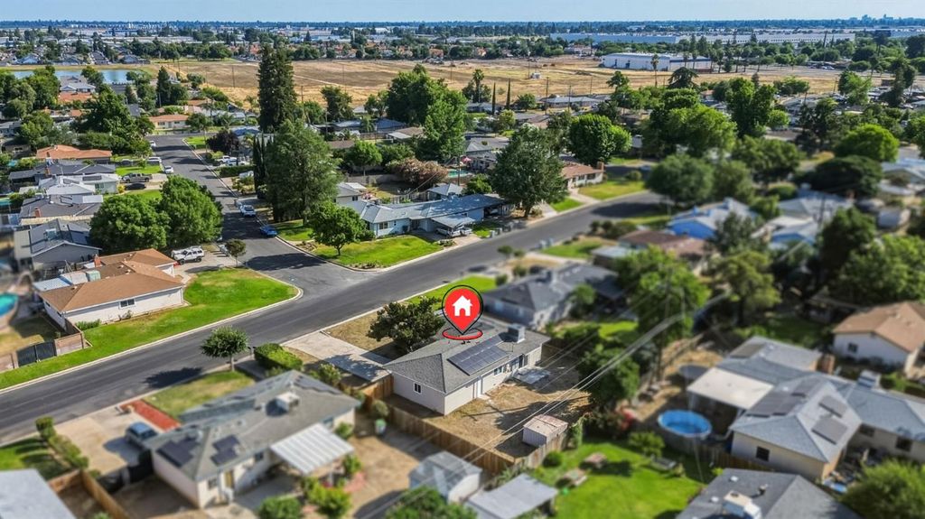 Image 22 of property listing at 5703 E Hampton Way, Fresno, CA 93727