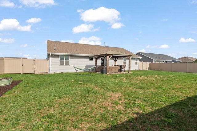 1657 RED OAK STREET, Green Bay, WI 54313