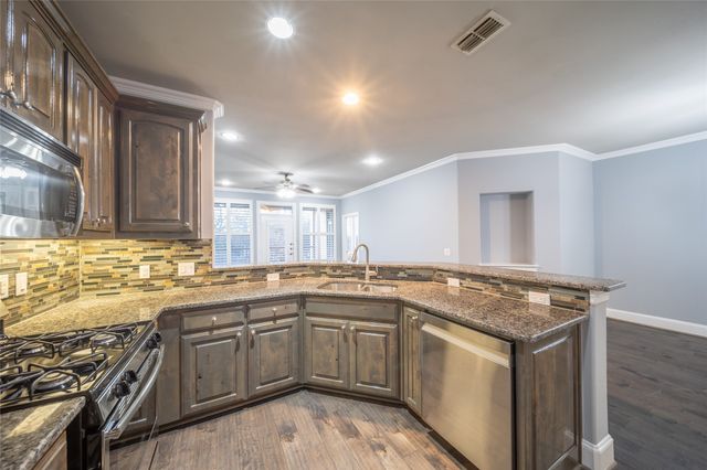 500 Waters Edge Drive 214, Lake Dallas, TX 75065