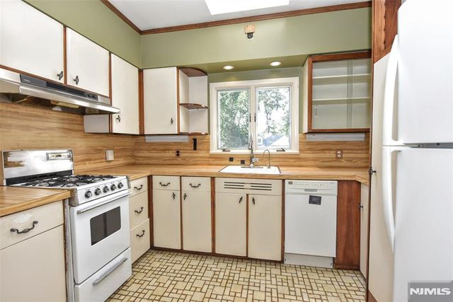 11 Mountain Ridge Drive, Wayne, NJ 07470