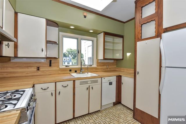 11 Mountain Ridge Drive, Wayne, NJ 07470