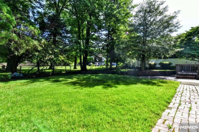 11 Mountain Ridge Drive, Wayne, NJ 07470