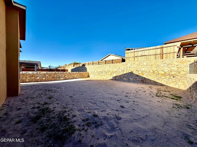 11145 Eleanor Coldwell Lane, Socorro, TX 79927