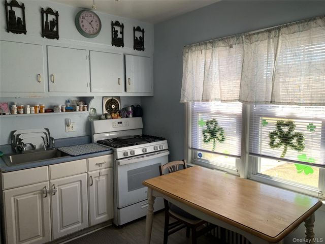 6 Wilton Street, New Hyde Park, NY 11040