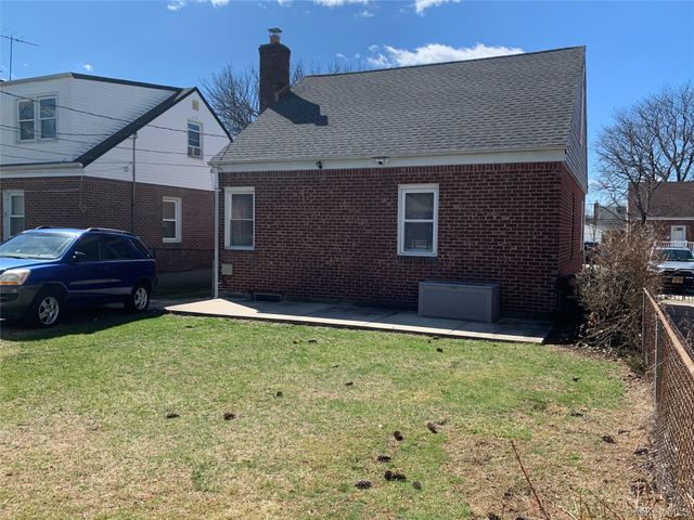 6 Wilton Street, New Hyde Park, NY 11040