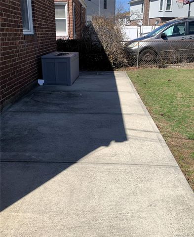 6 Wilton Street, New Hyde Park, NY 11040