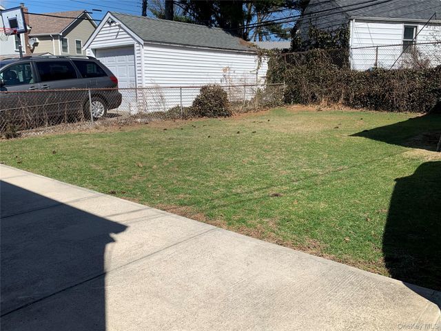 6 Wilton Street, New Hyde Park, NY 11040