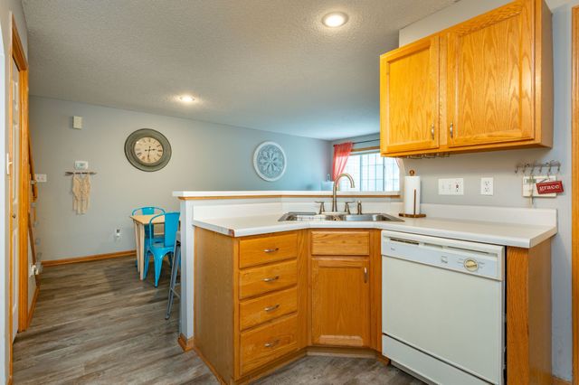 6855 Woodland Avenue 1403, West Des Moines, IA 50266
