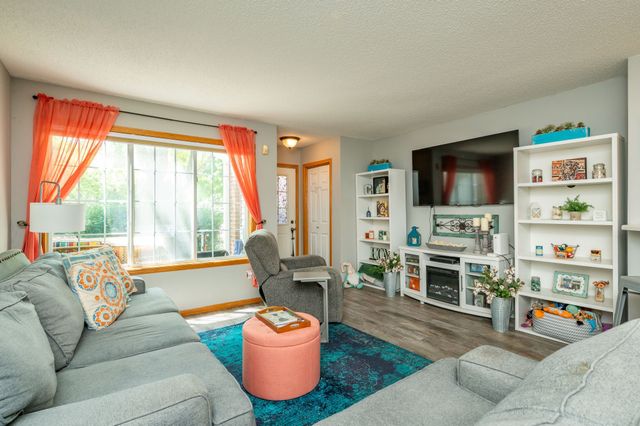 6855 Woodland Avenue 1403, West Des Moines, IA 50266
