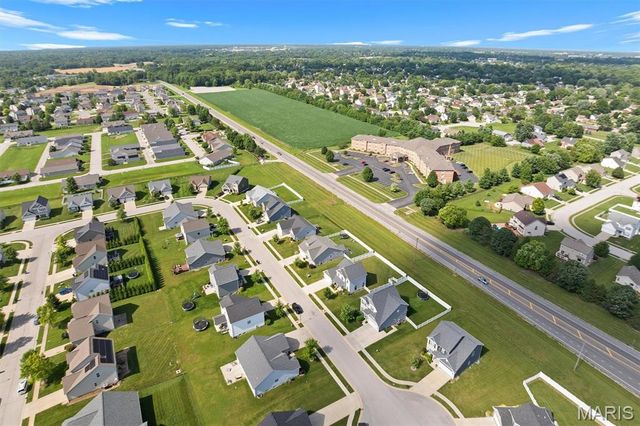 1701 Canopy Crest Circle, Swansea, IL 62226