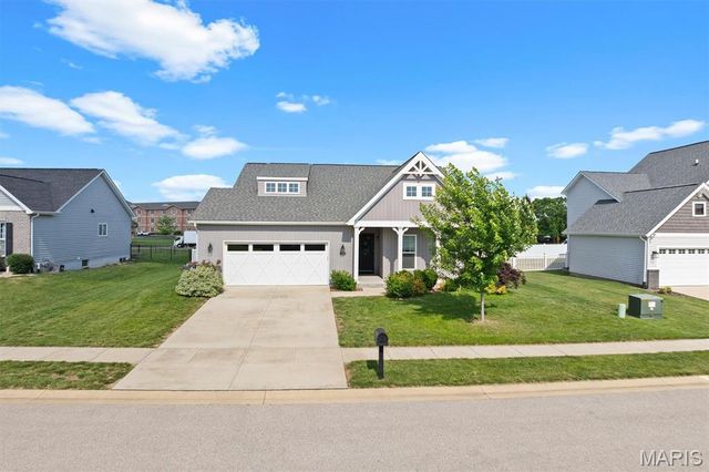 1701 Canopy Crest Circle, Swansea, IL 62226