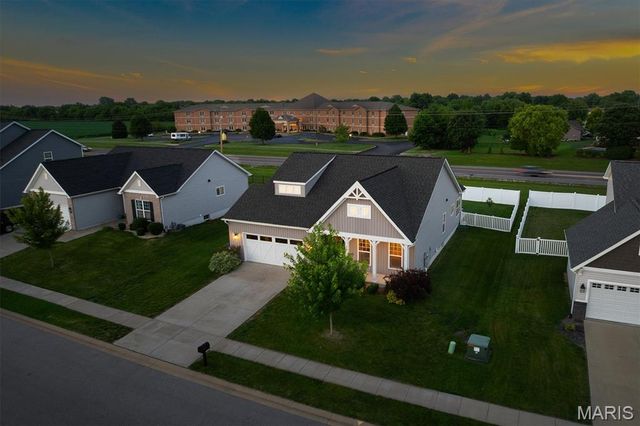 1701 Canopy Crest Circle, Swansea, IL 62226