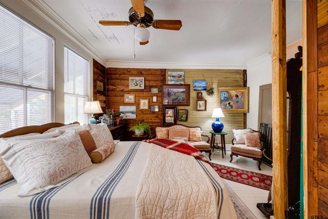 1011 S Sycamore, Palestine, TX 75801