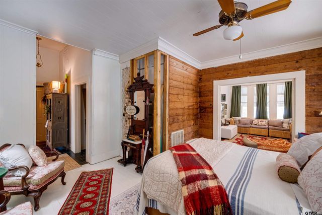 1011 S Sycamore, Palestine, TX 75801