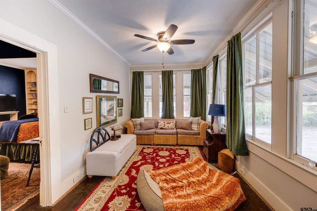 1011 S Sycamore, Palestine, TX 75801