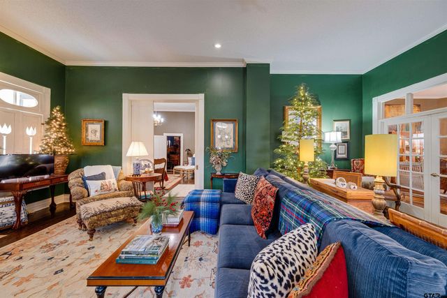 1011 S Sycamore, Palestine, TX 75801