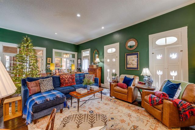 1011 S Sycamore, Palestine, TX 75801