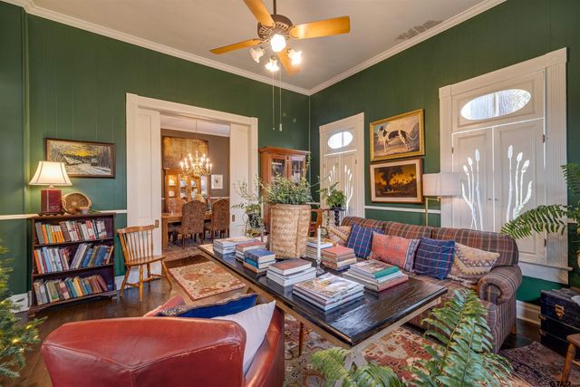 1011 S Sycamore, Palestine, TX 75801