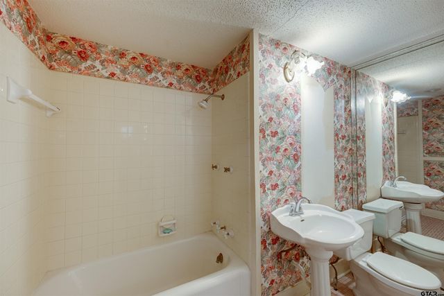 1011 S Sycamore, Palestine, TX 75801