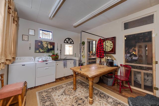 1011 S Sycamore, Palestine, TX 75801