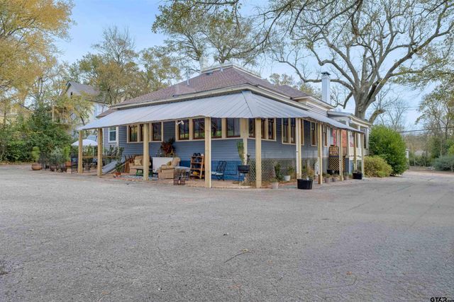 1011 S Sycamore, Palestine, TX 75801