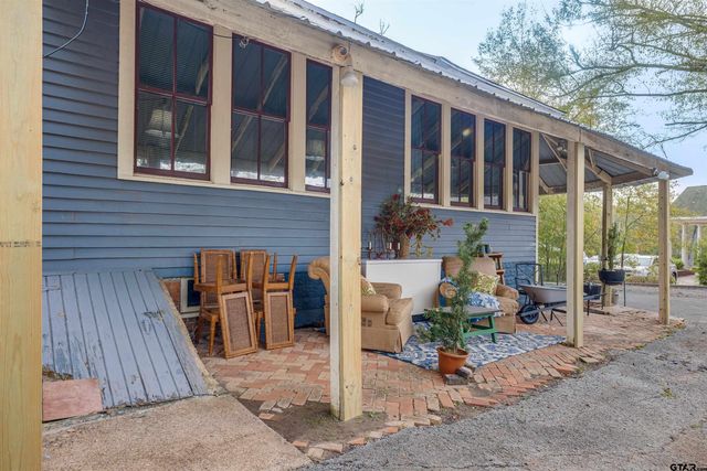 1011 S Sycamore, Palestine, TX 75801